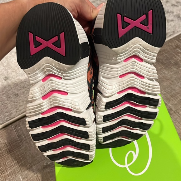 Nike Sneakers - Picture 3 of 6